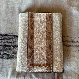 MICHAEL KORS JET SET TRAVEL ROSE GOLD AND PINK TRAVEL PASSPORT WALLET